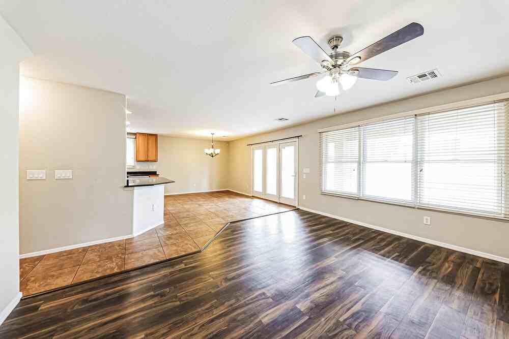 18234 W Lundberg St - Photo 4 of 17