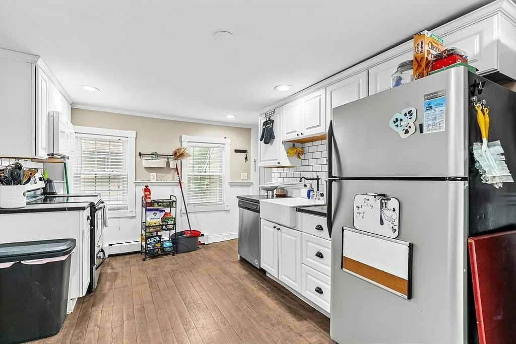121 Franklin St - Photo 2 of 7
