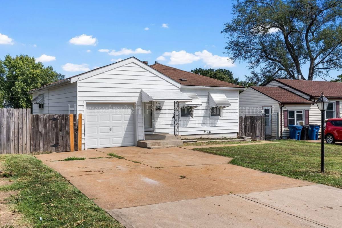 9517 Lydell Dr - Photo 2 of 10