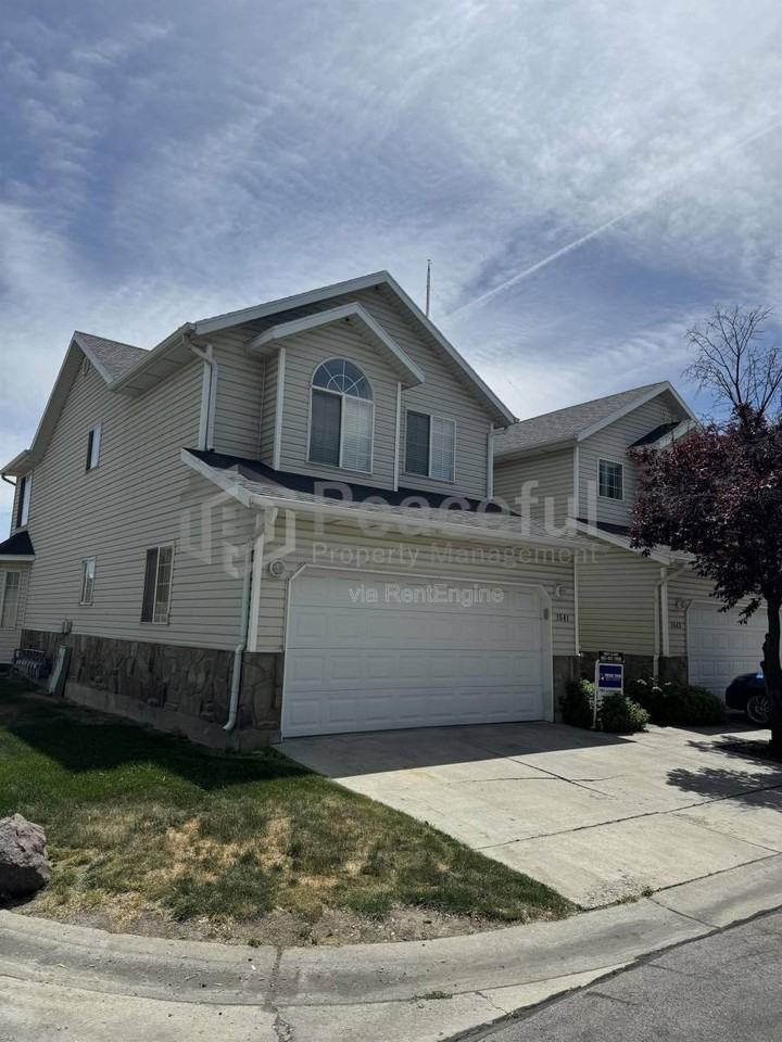 E Lawn Dr - Photo 2 of 10