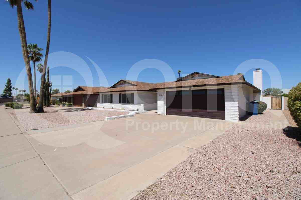 1816 East Oxford Drive - Photo 2 of 10