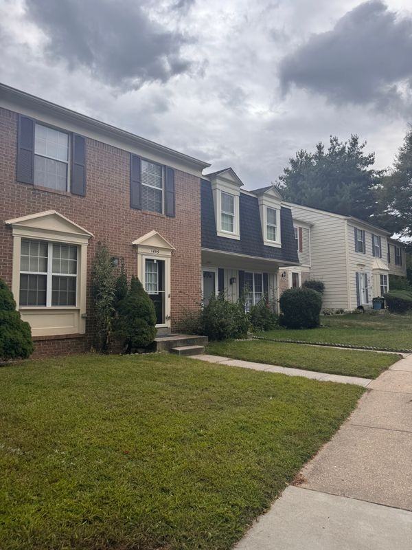 14919 Dinsdale Dr - Photo 2 of 13