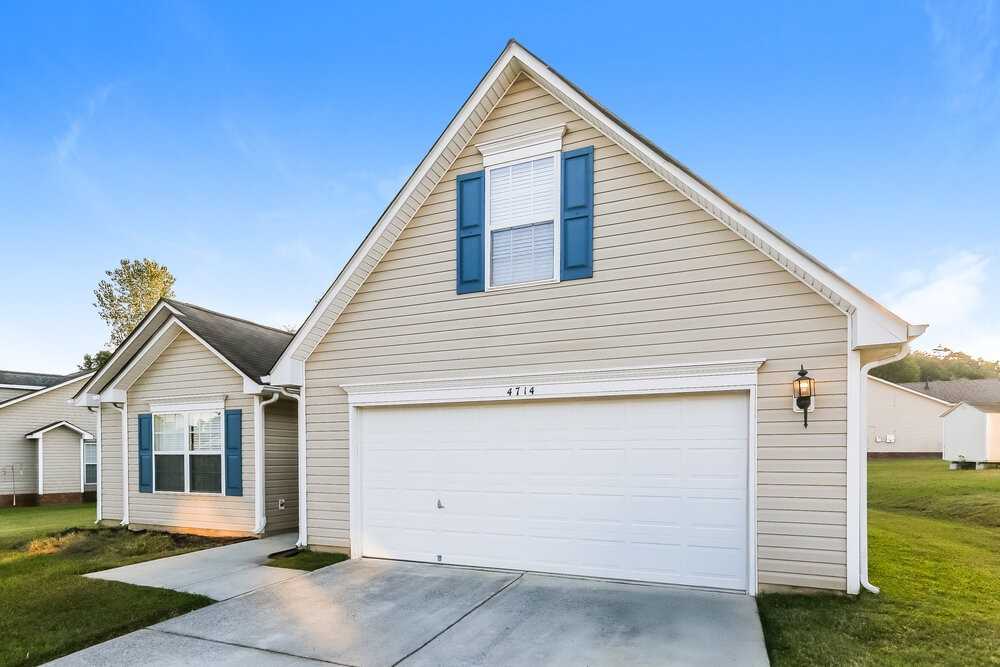 4714 Adamshire Ave - Photo 4 of 17
