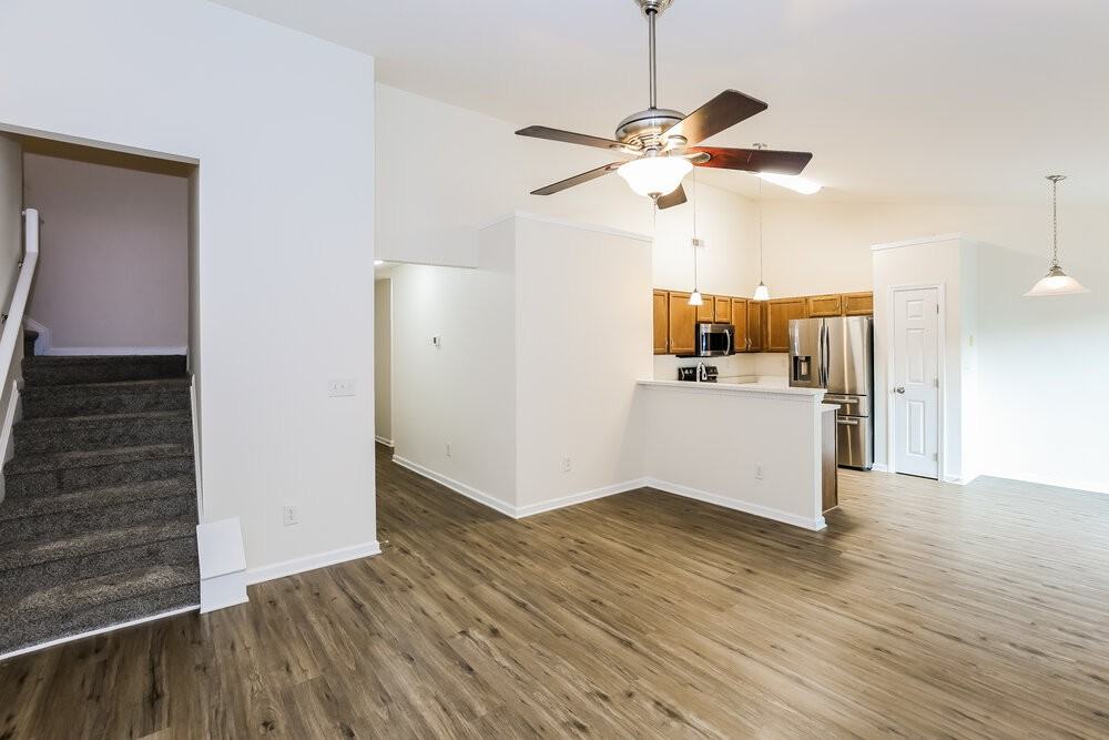 4714 Adamshire Ave - Photo 6 of 17