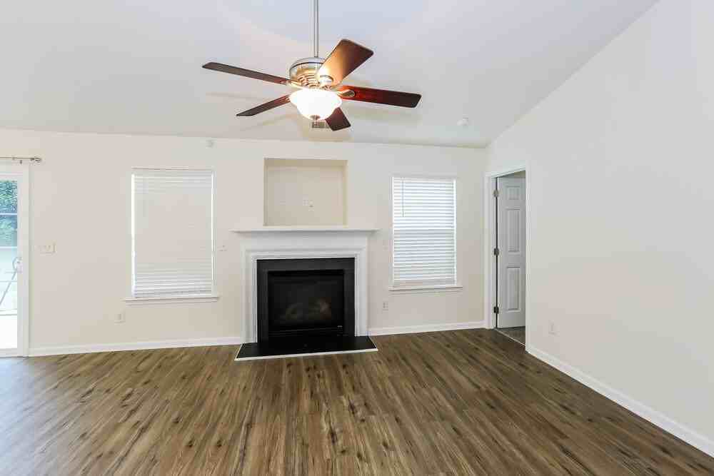 4714 Adamshire Ave - Photo 7 of 17