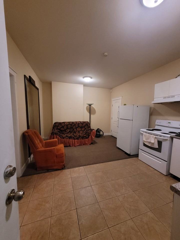 15027 67 Avenue - Photo 3 of 6