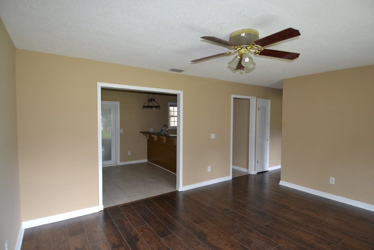 26 Dogwood St - Photo 4 of 16