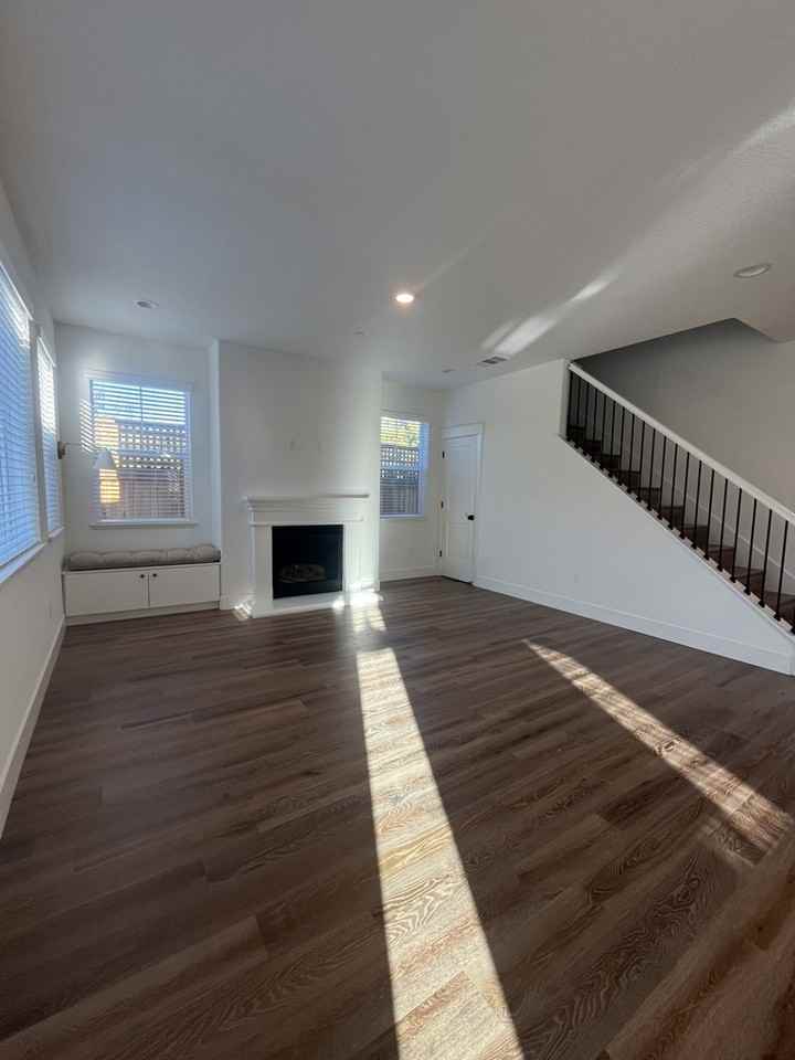 2004 Wine Country Ave - Photo 2 of 18