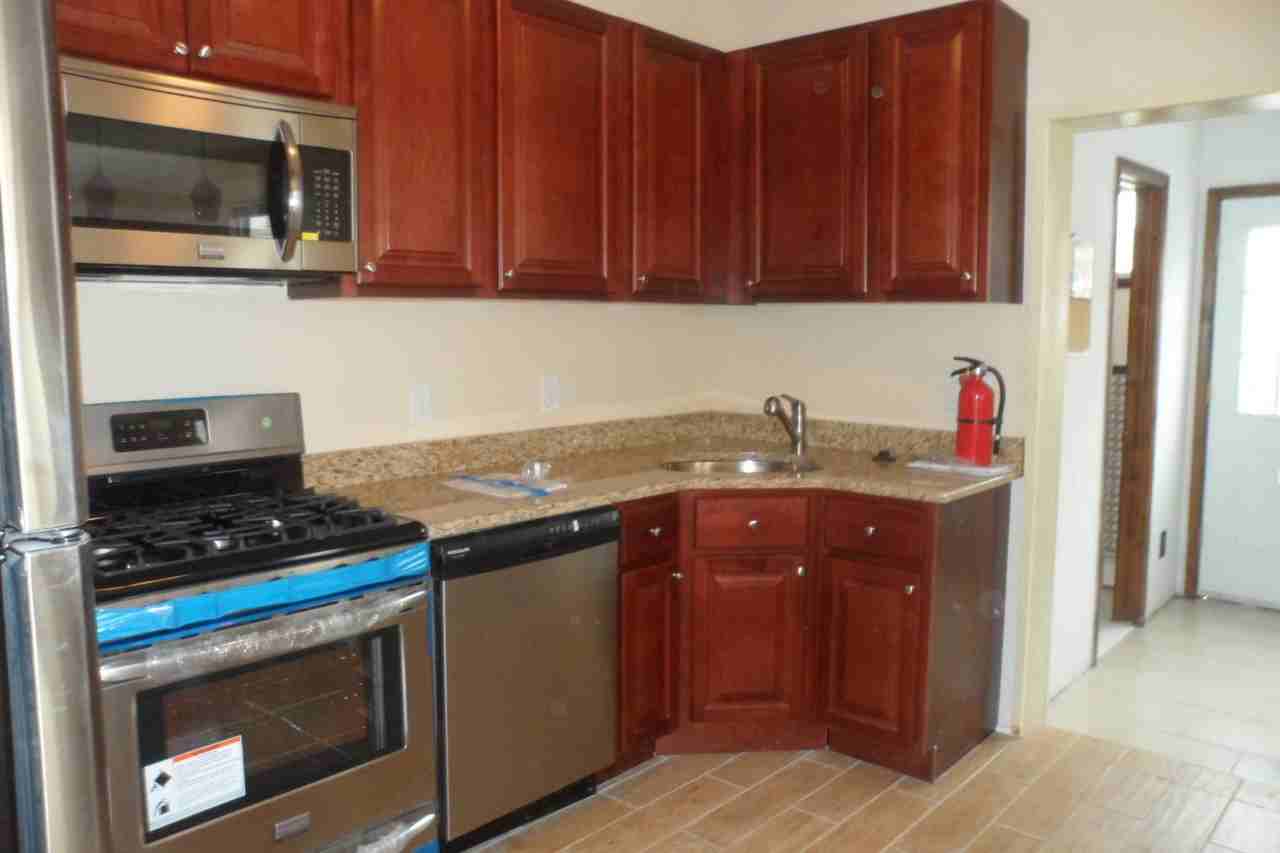 107 N Avolyn Ave - Photo 3 of 14