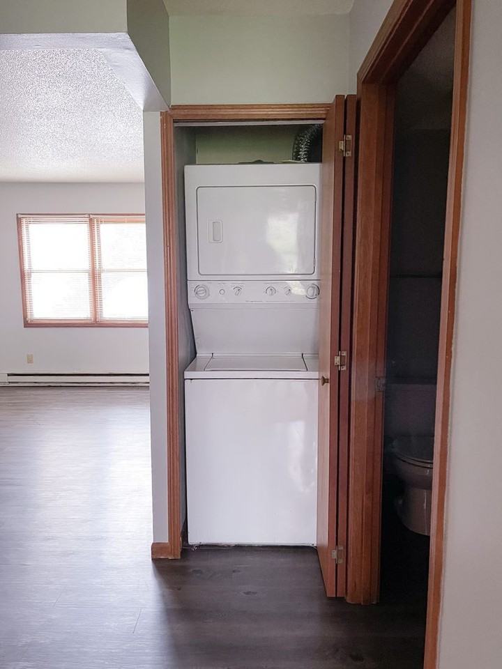 151 E Streeter Ave - Photo 2 of 4