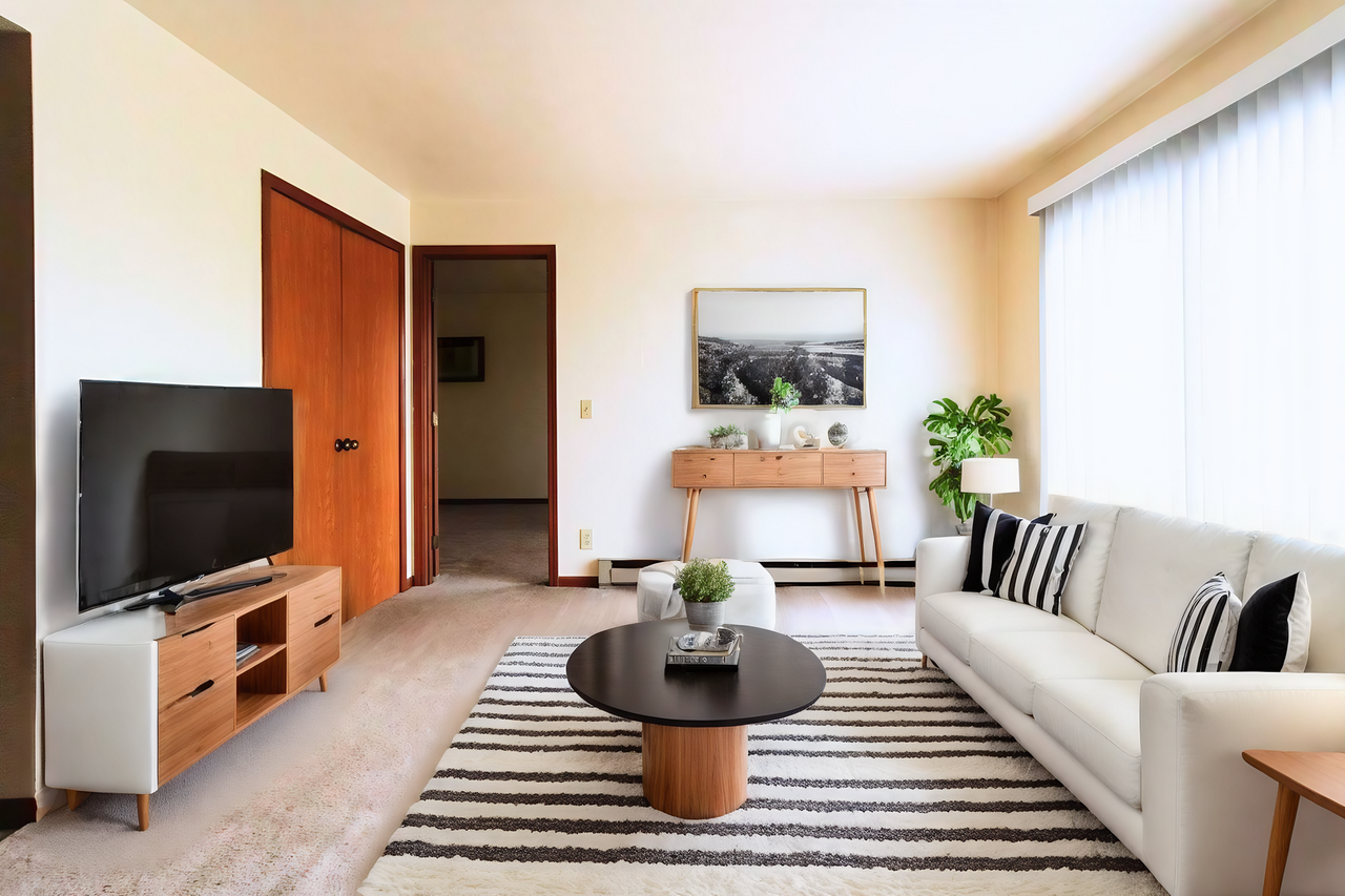 215 Lightning Hill Blvd - Photo 4 of 13