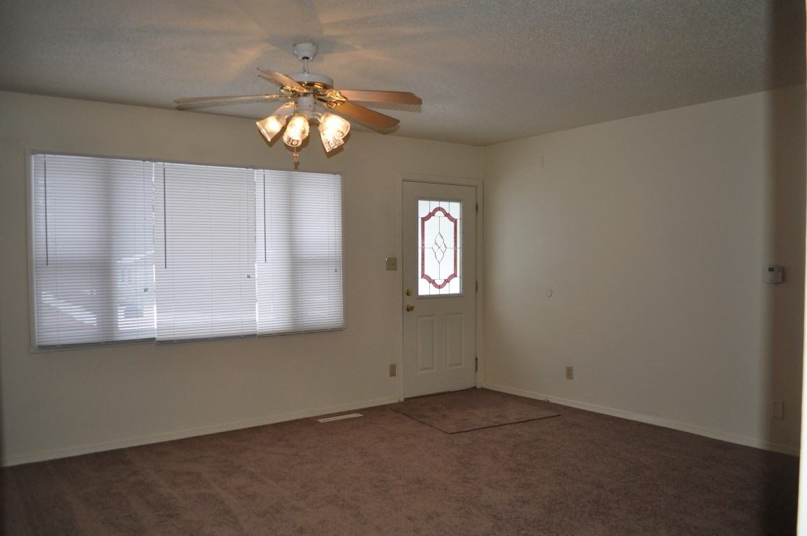 1005 Stuart Ave - Photo 2 of 11