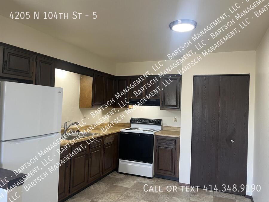 4205 N 104th St #5 - Photo 3 of 9