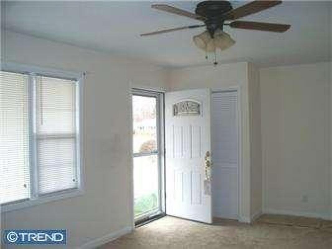 22 Holly Dr - Photo 3 of 8