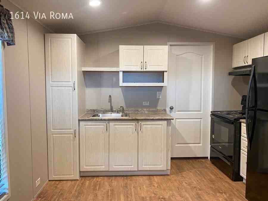 1614 Via Roma Dr - Photo 3 of 5