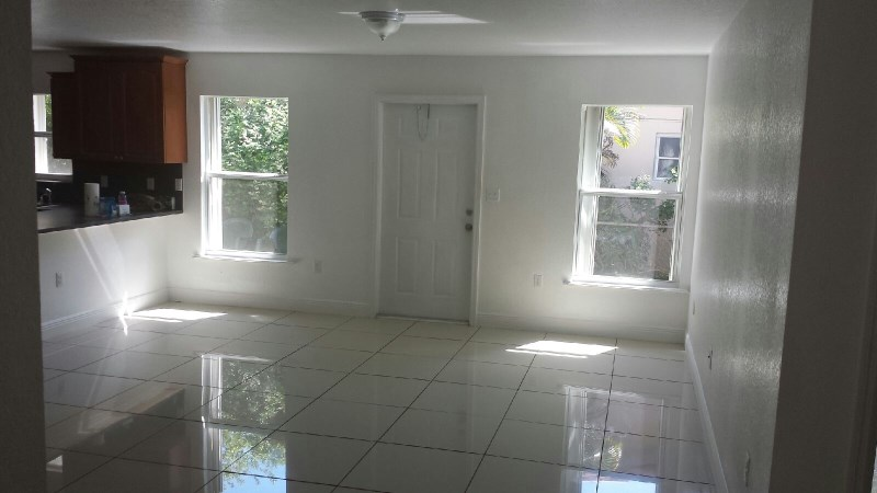 2605 Nwstreet - Photo 2 of 10