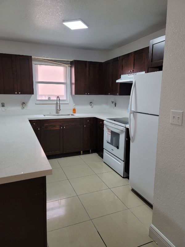 2605 Nwstreet - Photo 3 of 10