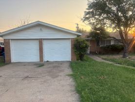 513 Carlyle Dr - Photo 1 of 1