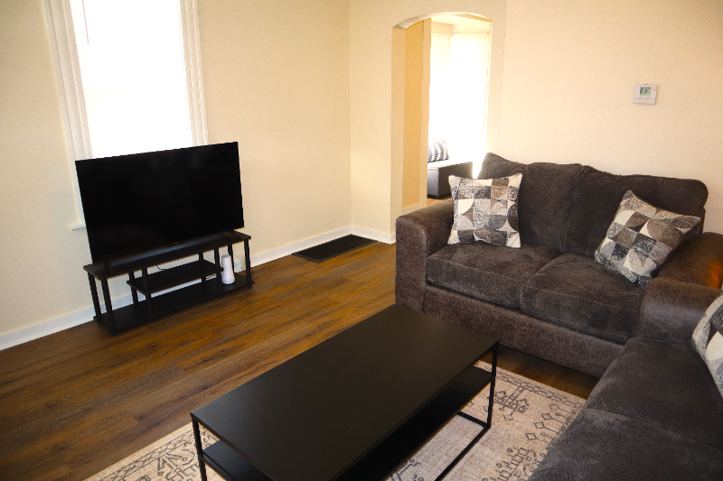 126 E Woodrow Ave - Photo 3 of 16