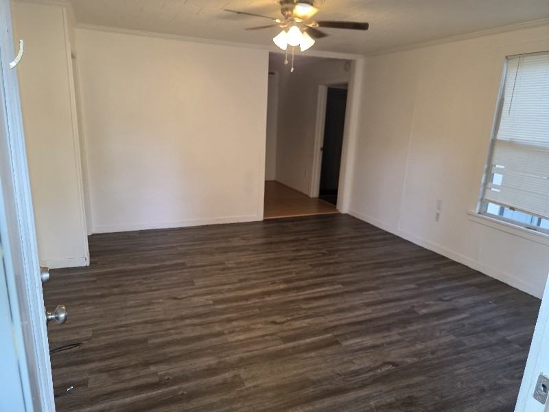 411 Davis Ave - Photo 2 of 15