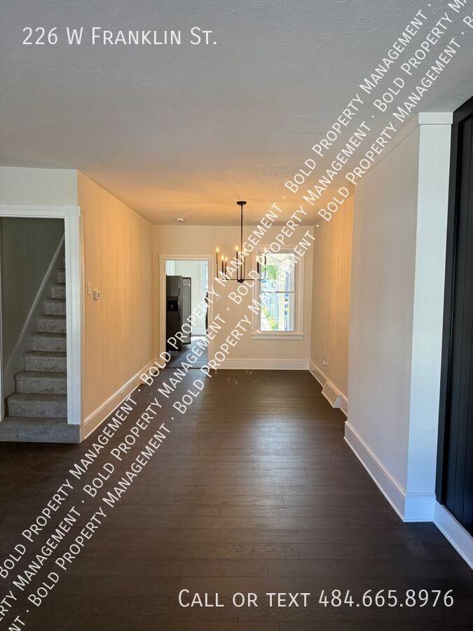 226 W Franklin St - Photo 3 of 22