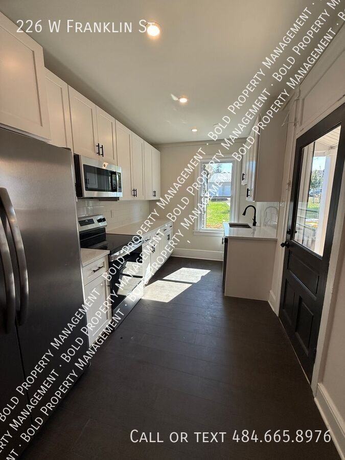 226 W Franklin St - Photo 2 of 22