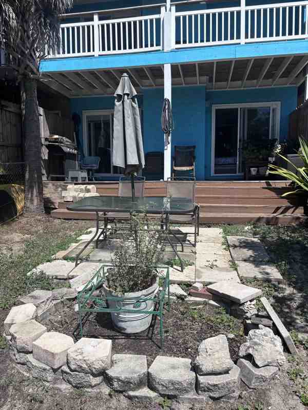 1209 Capri Dr #C - Photo 5 of 14