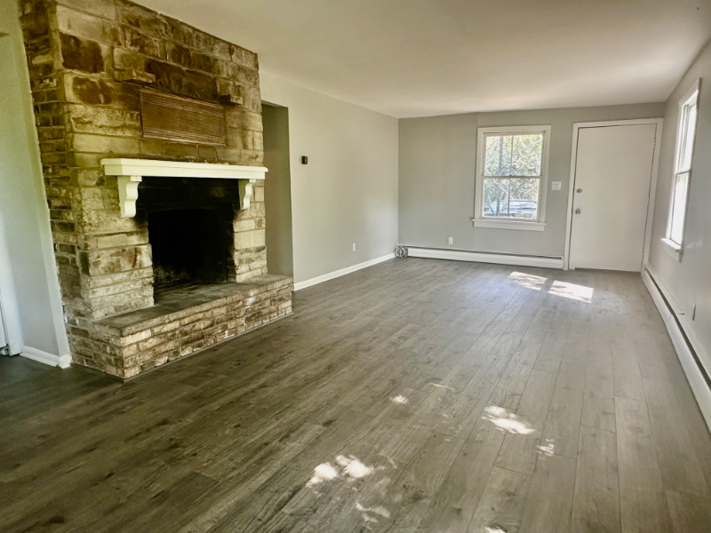 227 S Michigan St - Photo 2 of 5