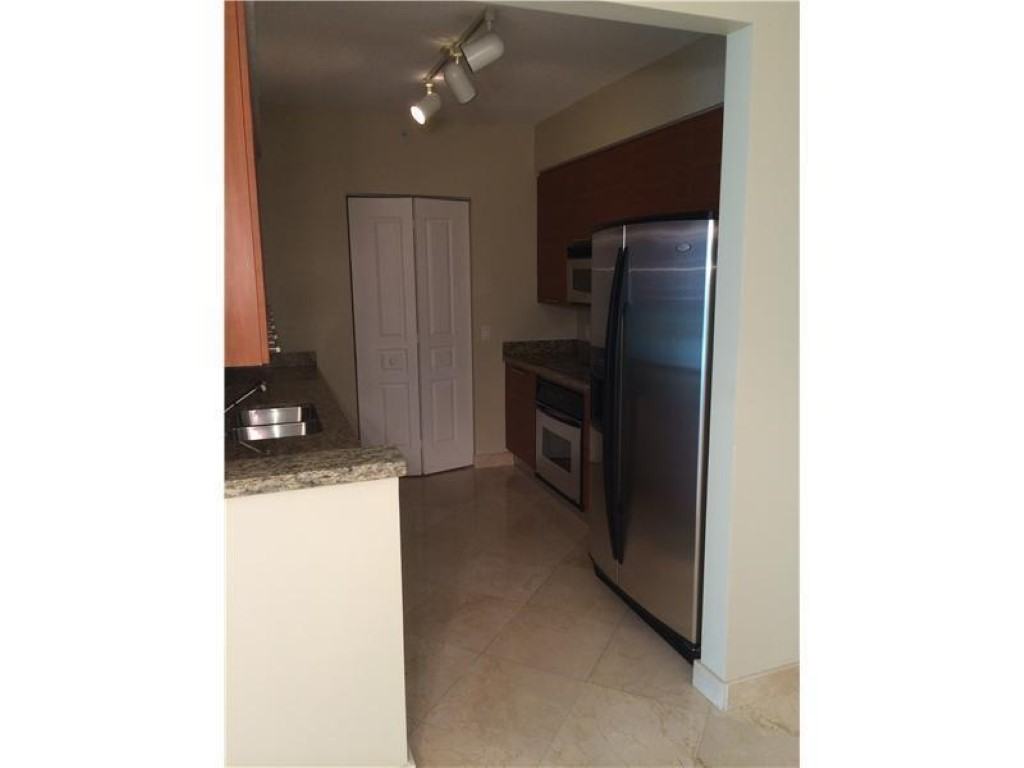 350 NE 2nd St - Photo 2 of 11