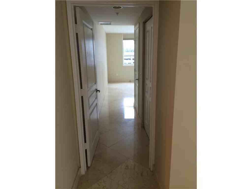 350 NE 2nd St - Photo 3 of 11