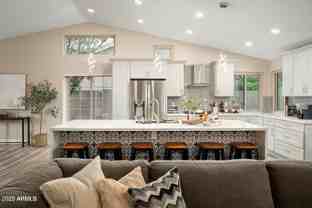 5519 E Grovers Ave - Photo 1 of 1