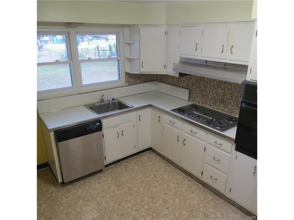 1553 Vancouver Dr - Photo 2 of 7