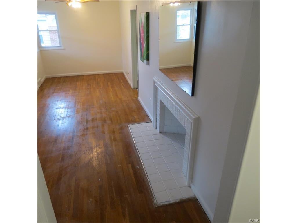 1553 Vancouver Dr - Photo 3 of 7