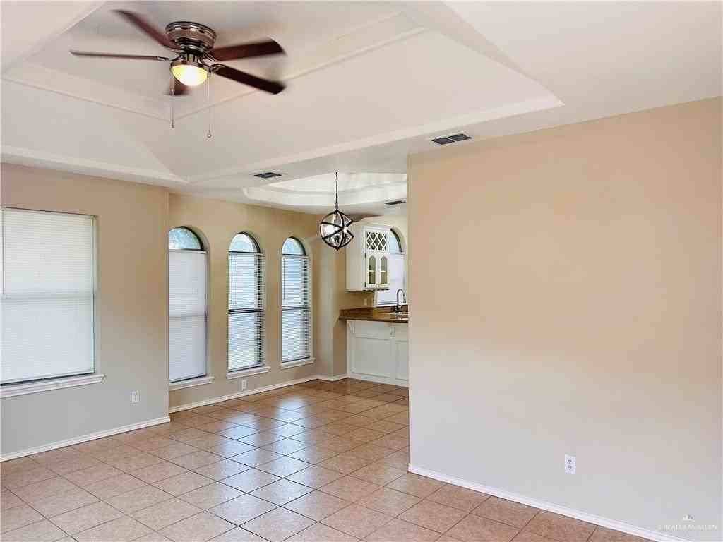 2105 W Western Dr #4 - Photo 2 of 13