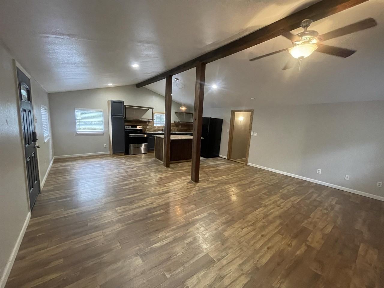 203 S Rhomberg St - Photo 2 of 7