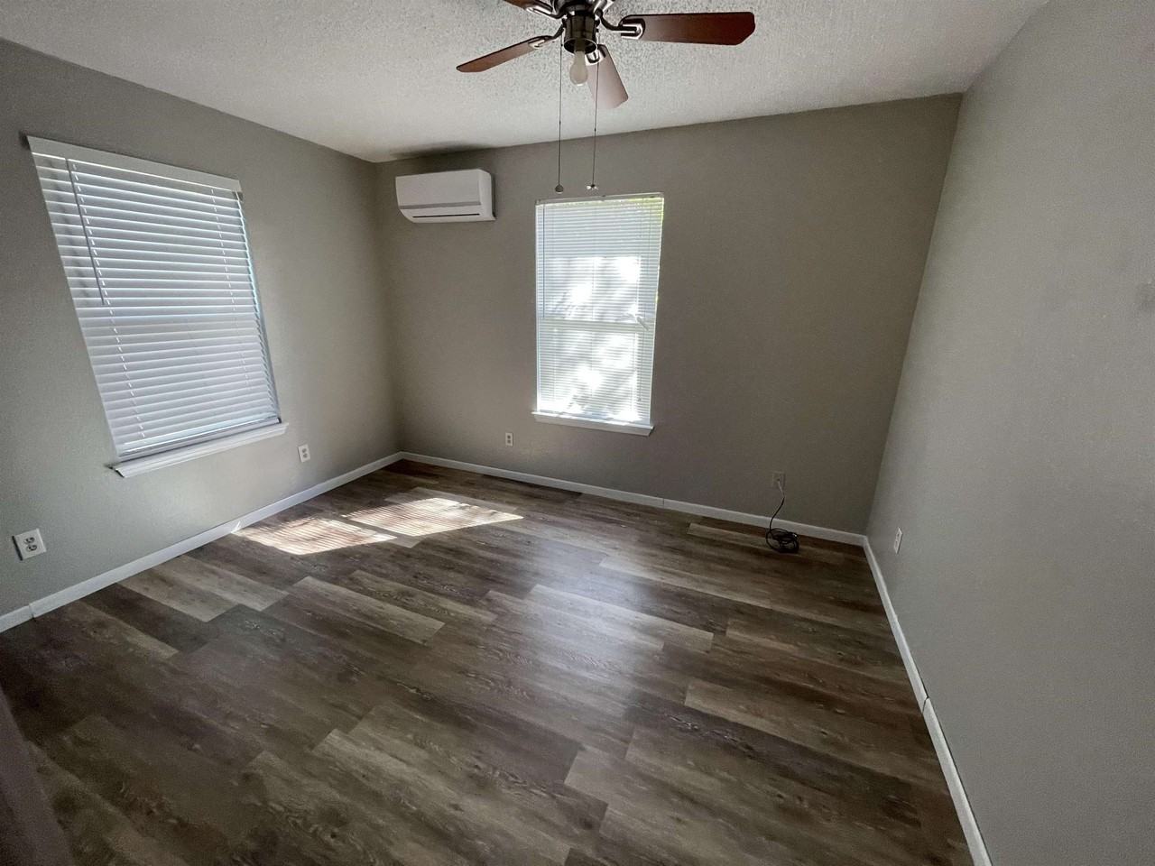 203 S Rhomberg St - Photo 4 of 7