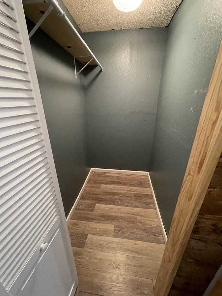 203 S Rhomberg St - Photo 6 of 7