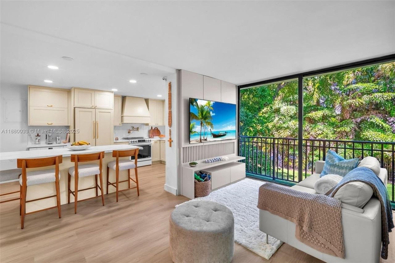 17021 N Bay Rd #206 - Photo 7 of 31