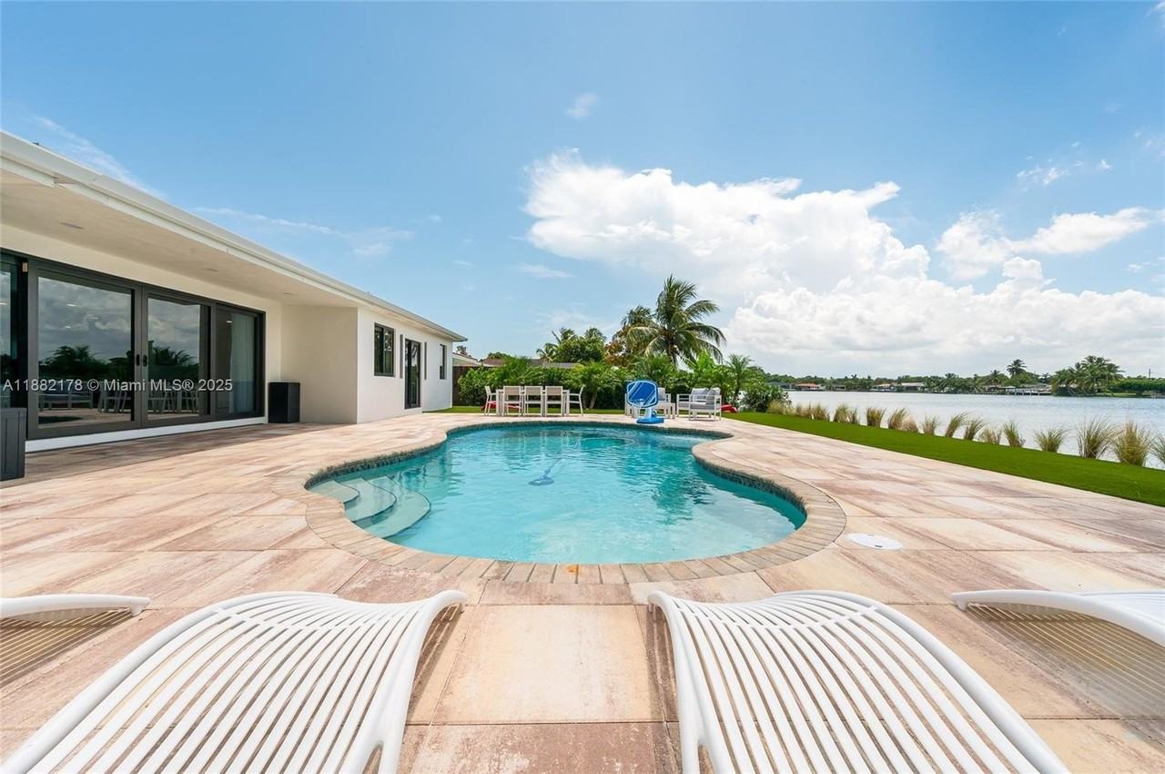 21230 Ne 25th Ct - Photo 2 of 50