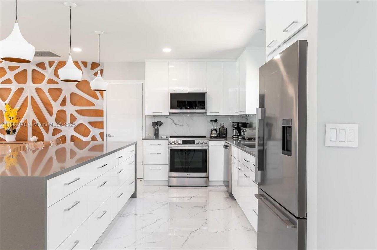 21230 Ne 25th Ct - Photo 5 of 50