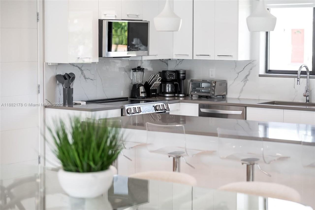 21230 Ne 25th Ct - Photo 7 of 50