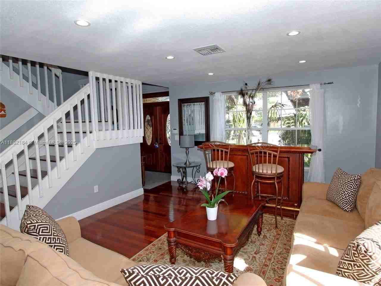 21453 Sw 91st Ave - Photo 4 of 37