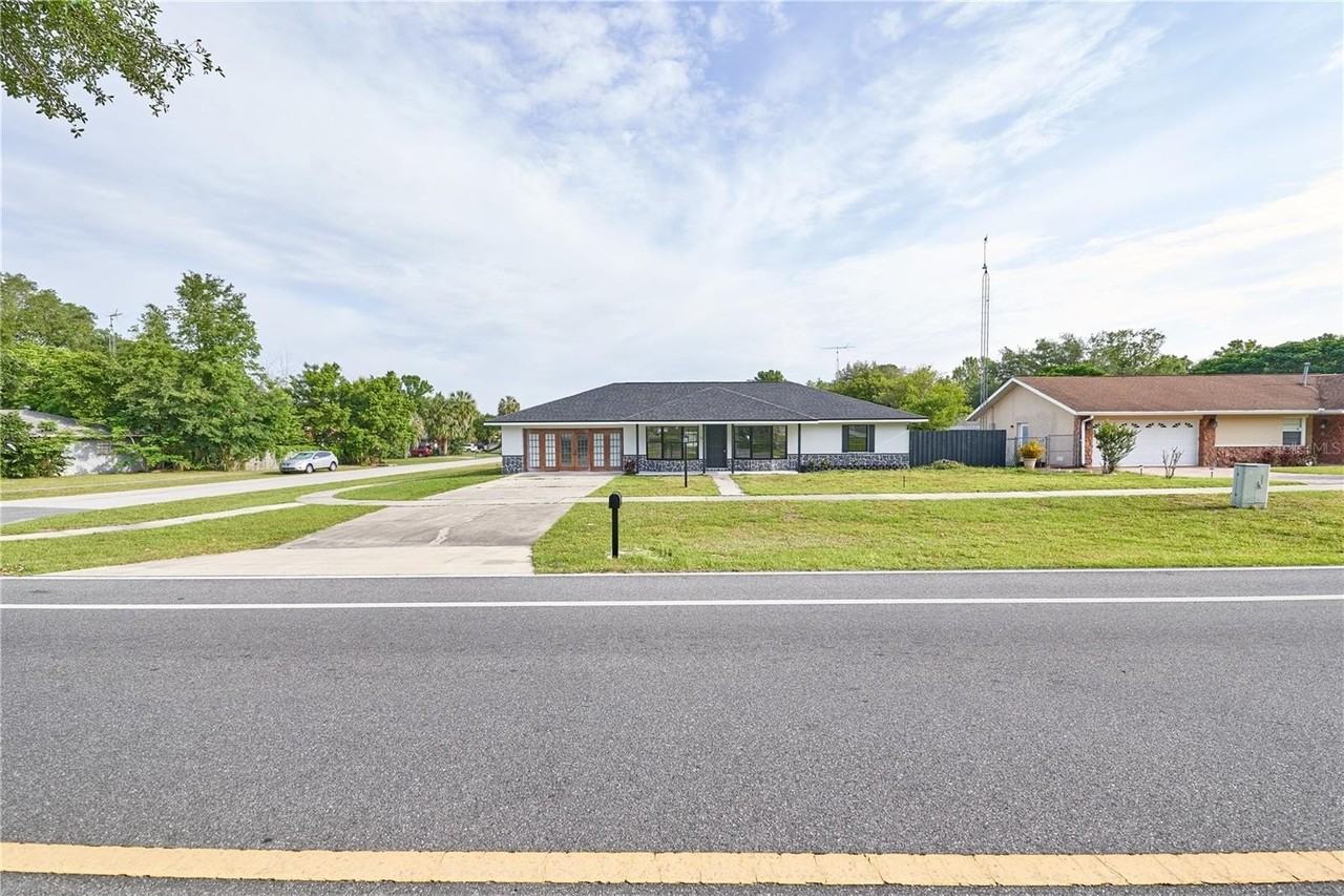 211 Marion Oaks Ln - Photo 6 of 25