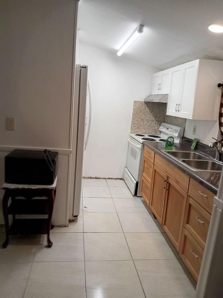 928 Nw 111th Ct - Photo 5 of 11