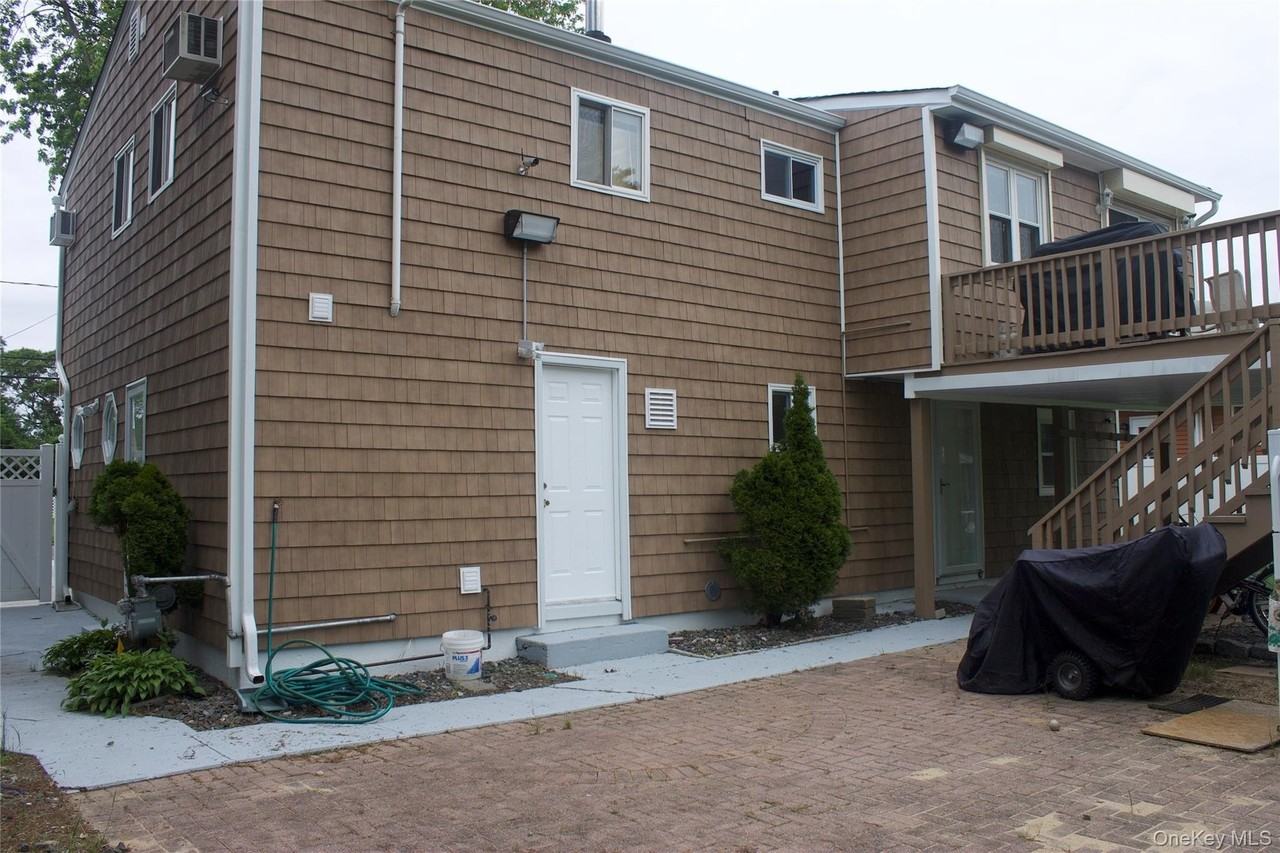 1069 Callahan St - Photo 5 of 15