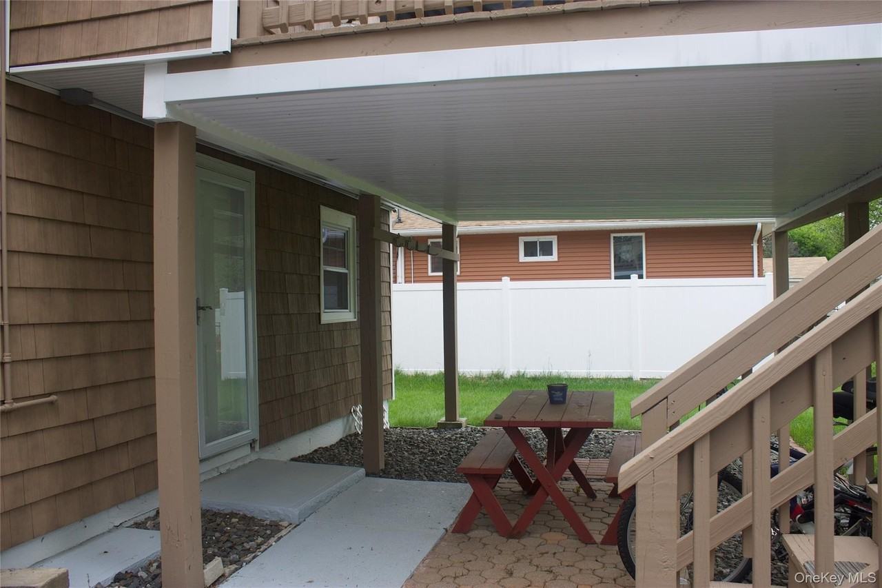 1069 Callahan St - Photo 7 of 15