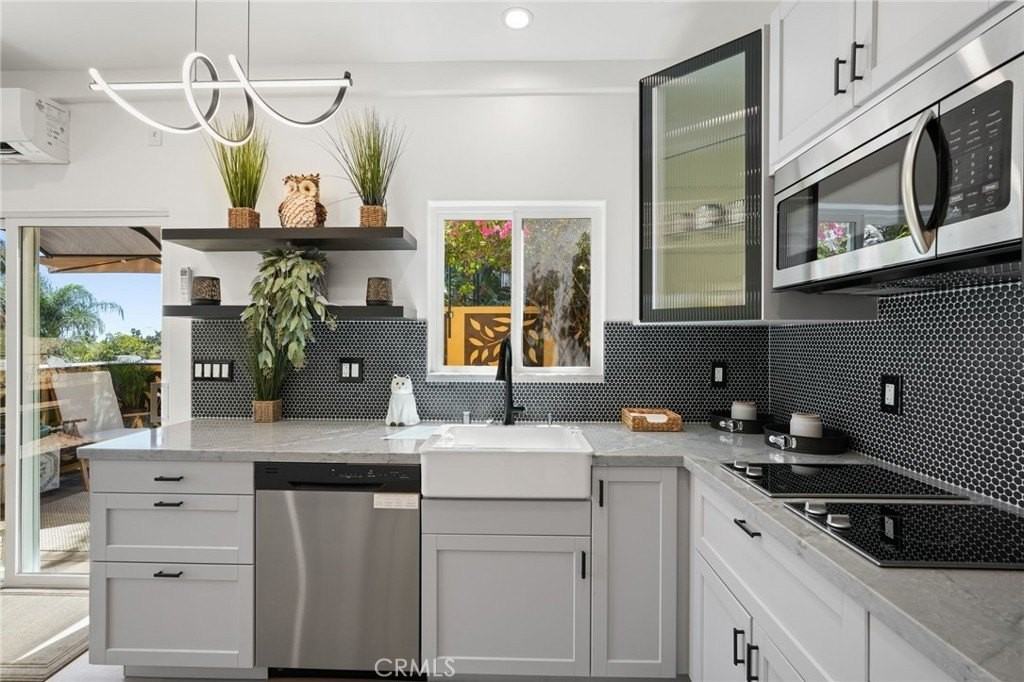 2258 Helios Dr - Photo 4 of 27