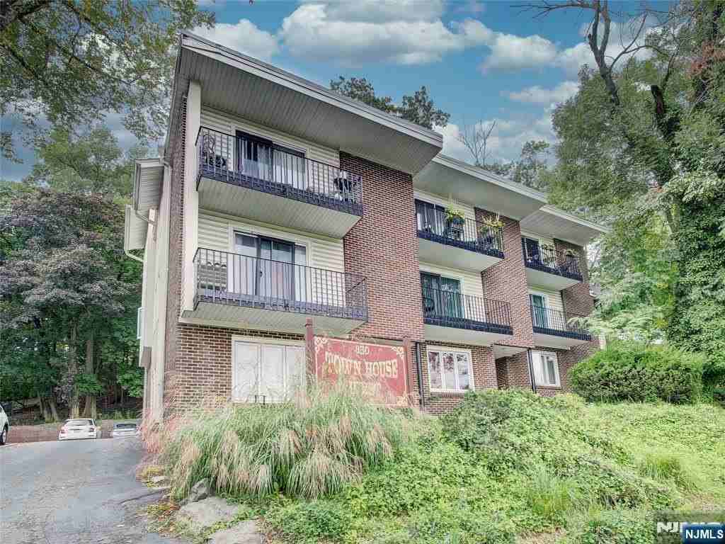 850 Bloomfield Ave Apt 3a