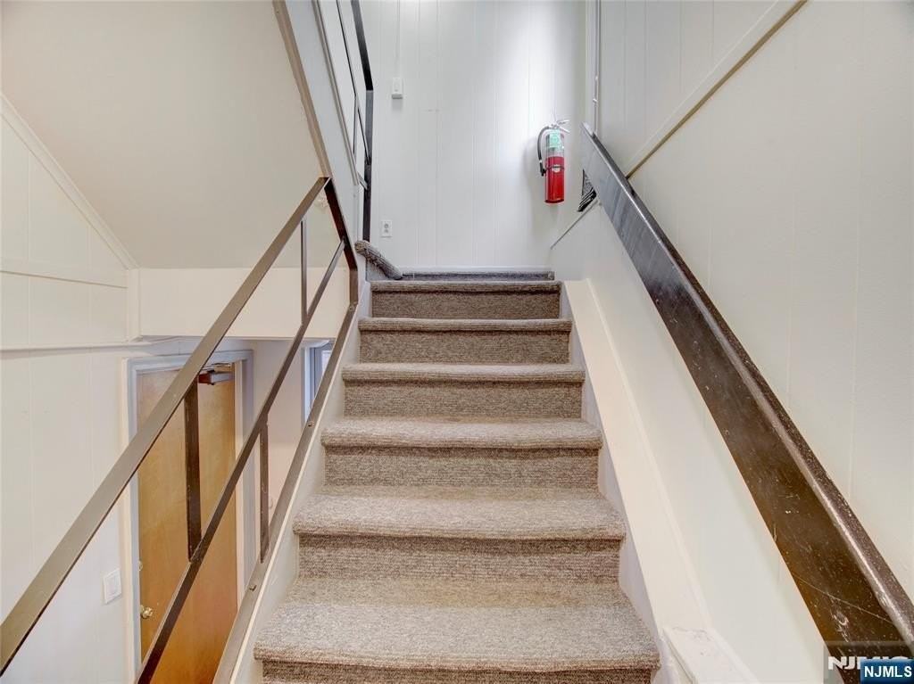 850 Bloomfield Ave Apt 3a - Photo 5 of 14