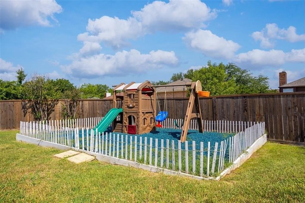 7317 Gemini Dr - Photo 6 of 32